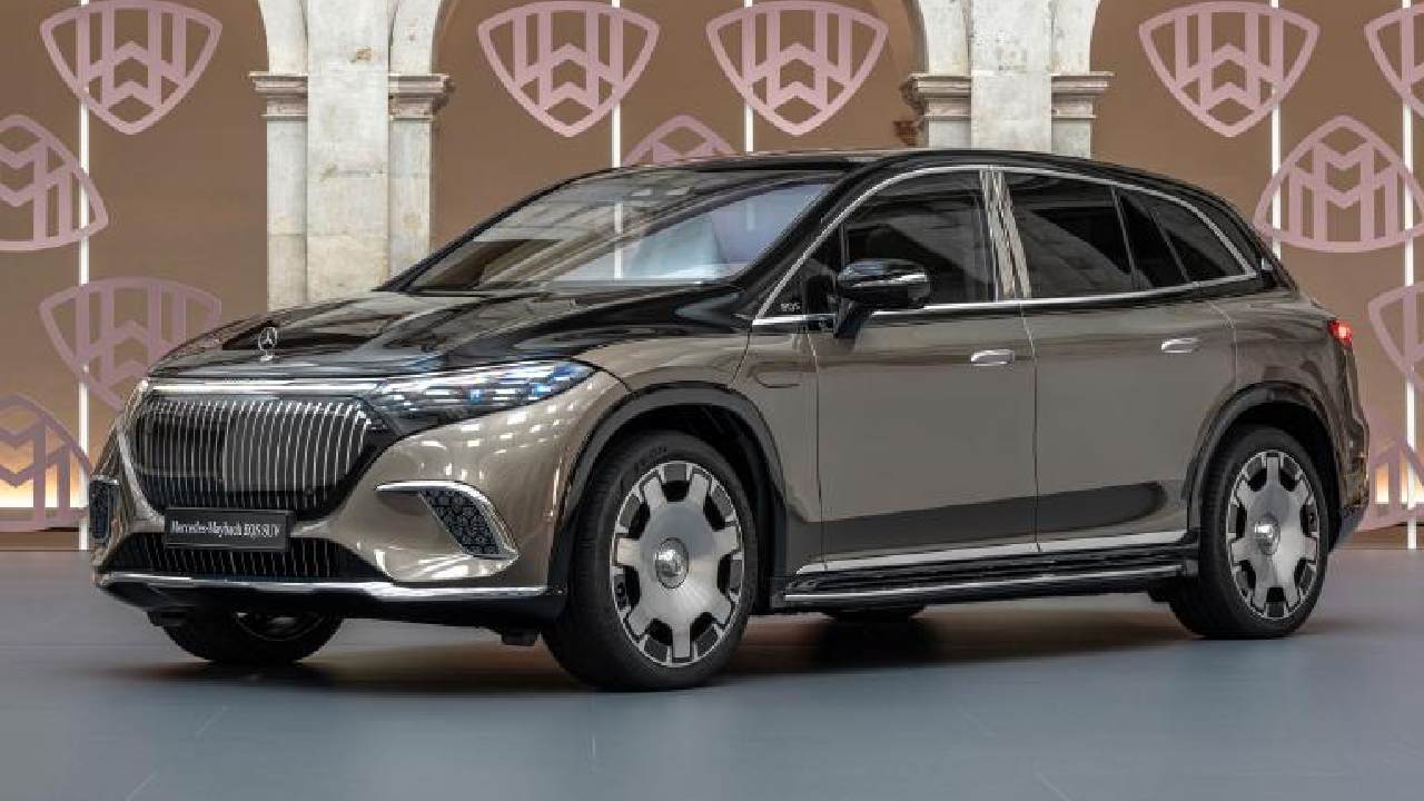 Mercedes Maybach EQS SUV Exterior Front Three Quarters