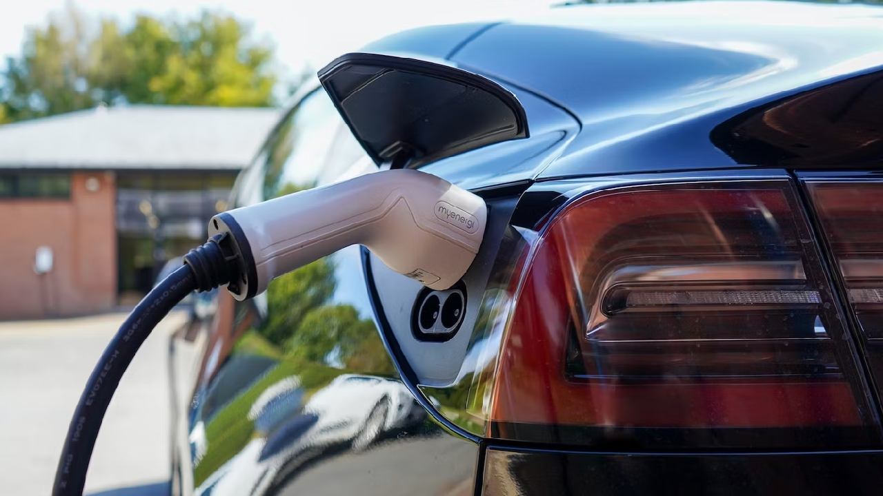 Tips to Save and Earn Money from EV Charging
