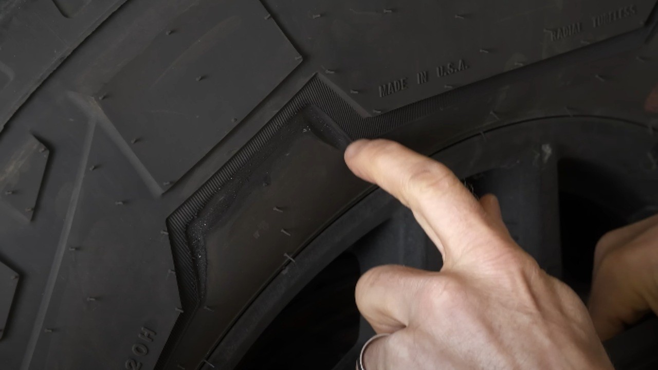 Tesla Cybertruck Wheel Cover Problem