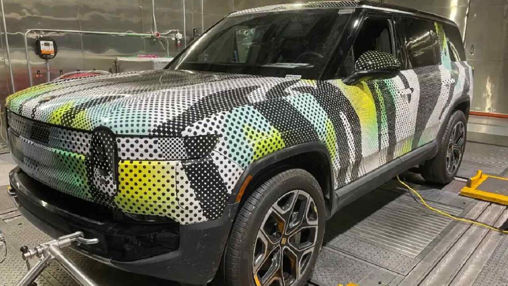 2025 Rivian R1S Camouflage Front Three Quarters