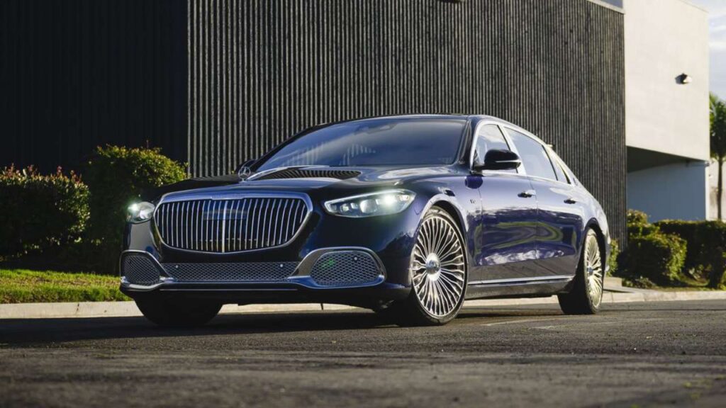 Mercedes Maybach S680 Front Three Quarters