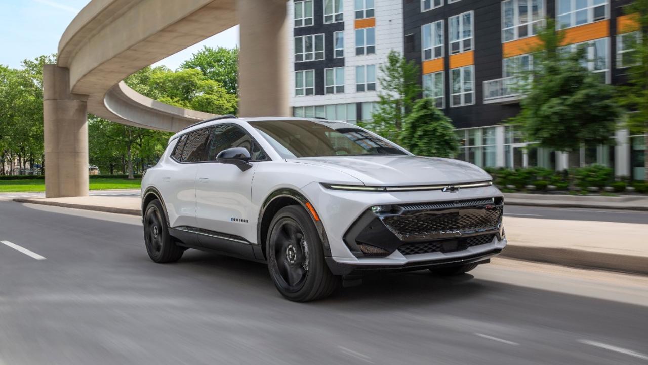 2024 Chevy Equinox EV Front Three Quarters