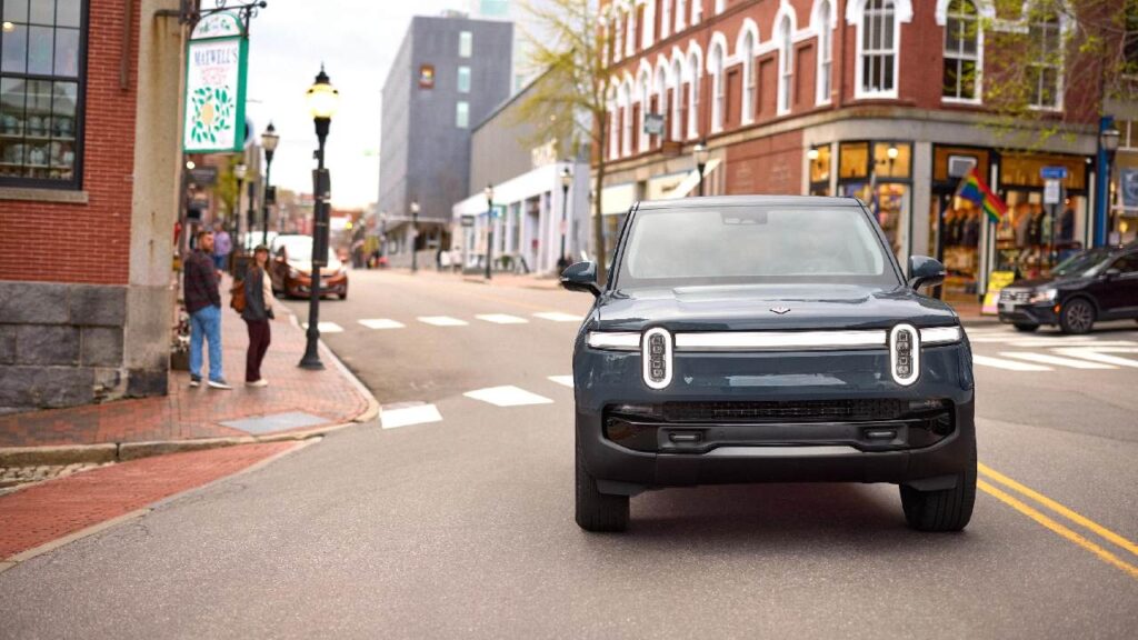 2025 Rivian R1S Front Profile