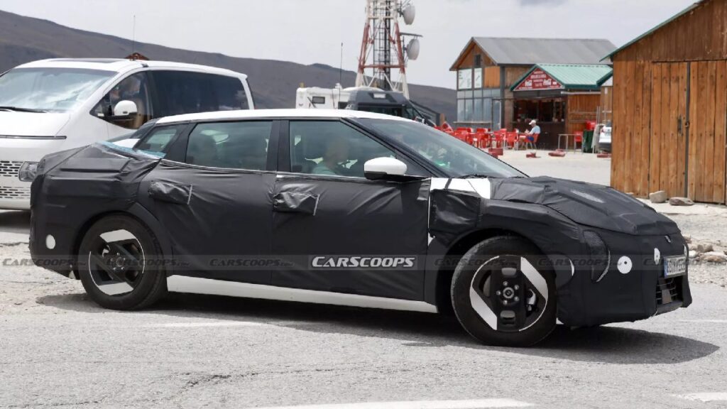 Kia EV4 Spotted - Side Profile