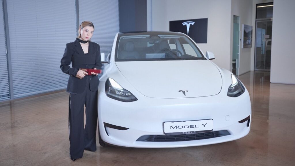 Tesla Hires Kim Ye-Ji Celebrity Endorsement