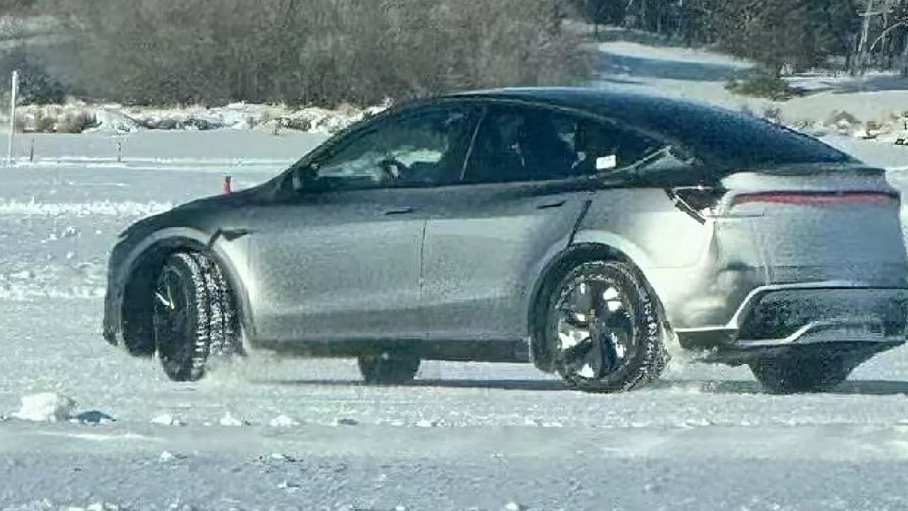 Tesla Model Y Juniper Seen Without Camouflage