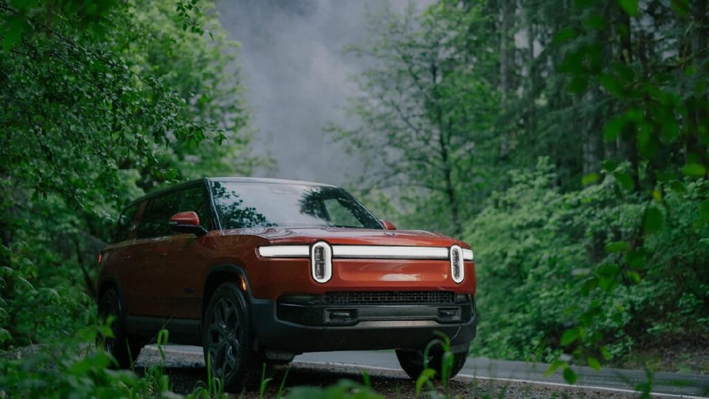 2025 Rivian R1S Front Three Quarters